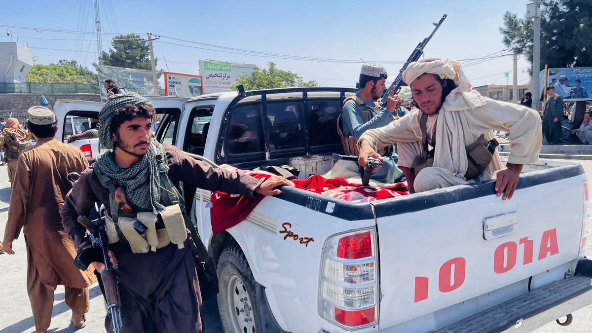 Vousatí muži v turbanech a s kalašnikovy. Má se Západ obávat Tálibánu?